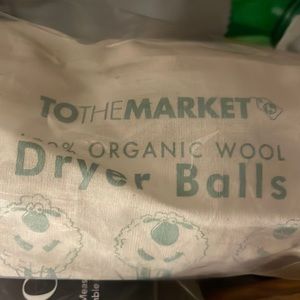 Organic wool dryer balls